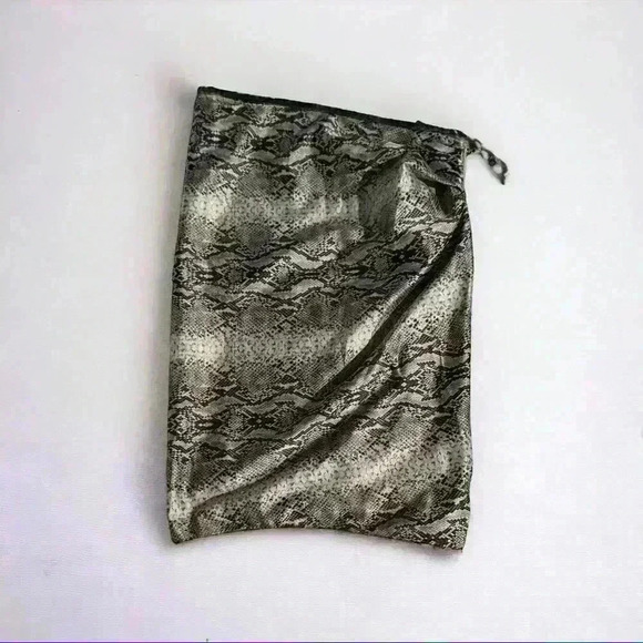 BODY BY VICTORIA SNAKE SKIN SATIN SIDE ZIP WITH RUTCH AND SLIT SIZE 6 - Picture 1 of 6